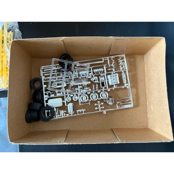 Vintage 1993 Lindberg '34 Ford Pickup 1:25 Scale Model Kit , Unopened Box - Picture 6 of 6